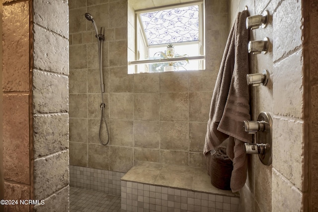 bathroom featuring a tile shower