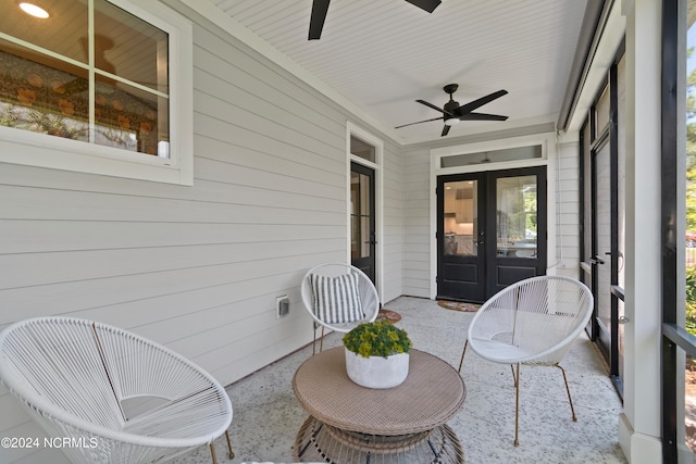 sunroom featuring ceiling fan