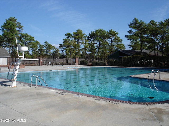 view of swimming pool