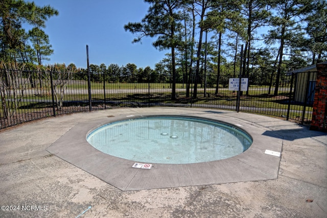 view of swimming pool