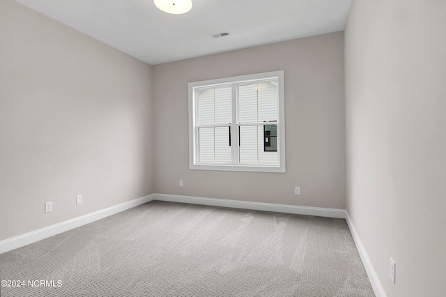 spare room featuring carpet floors