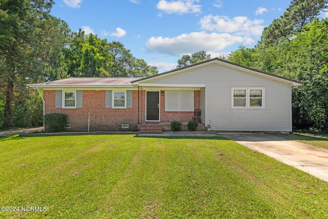 ranch-style house with a front yard