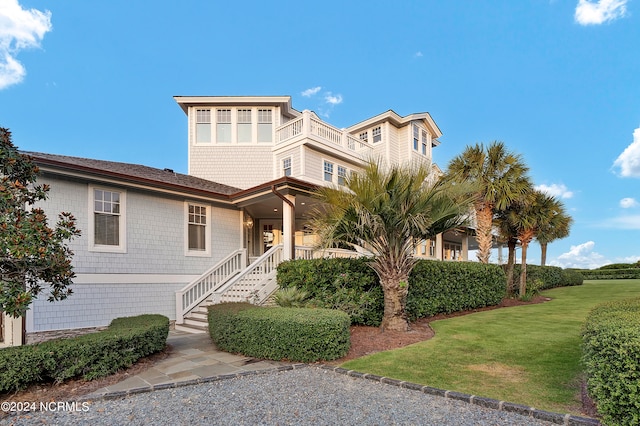 view of front of house featuring a front yard