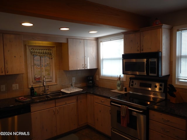 kitchen with appliances with stainless steel finishes, plenty of natural light, and decorative backsplash