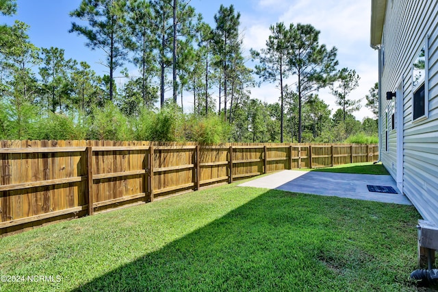 view of yard with a patio area