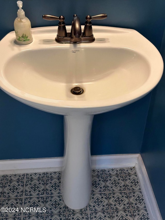 room details featuring sink