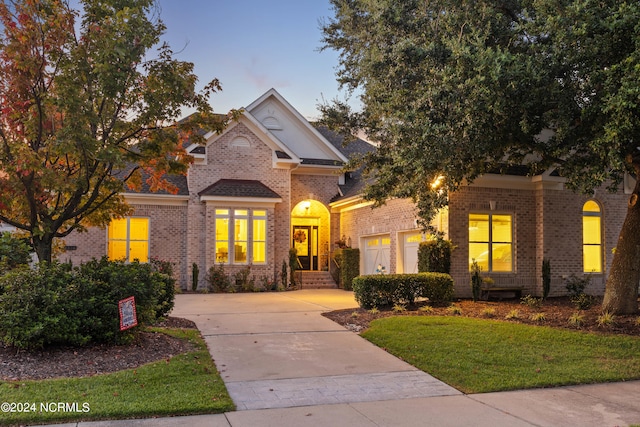 view of front facade with a garage