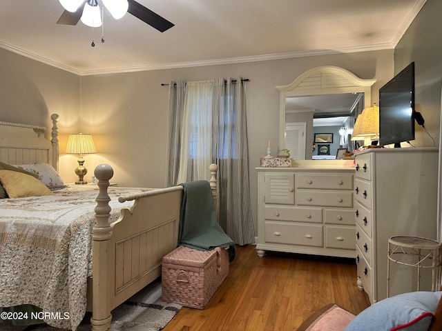 bedroom featuring light hardwood / wood-style flooring, ceiling fan, and crown molding