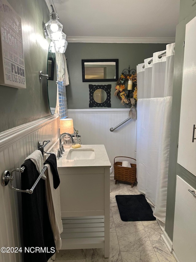 bathroom with vanity, crown molding, and a shower with shower curtain