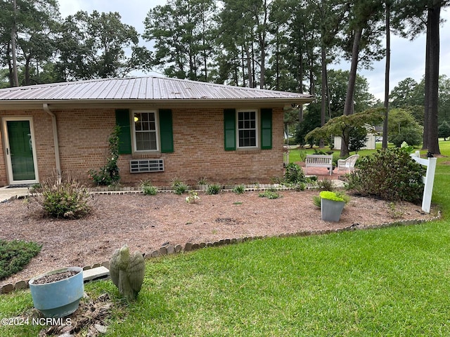 ranch-style house with a front lawn