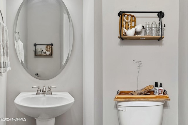 bathroom featuring toilet and sink