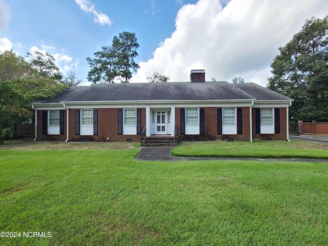 single story home with a front lawn