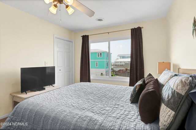 bedroom featuring a ceiling fan, a closet, and visible vents