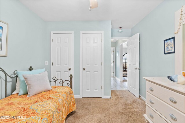 carpeted bedroom featuring ceiling fan