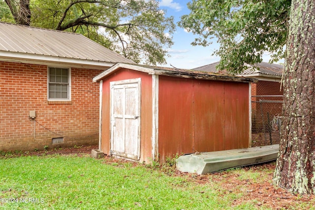 view of outdoor structure featuring a lawn