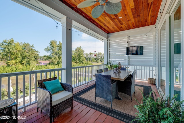 deck with ceiling fan