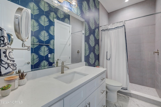 bathroom with curtained shower, toilet, and vanity