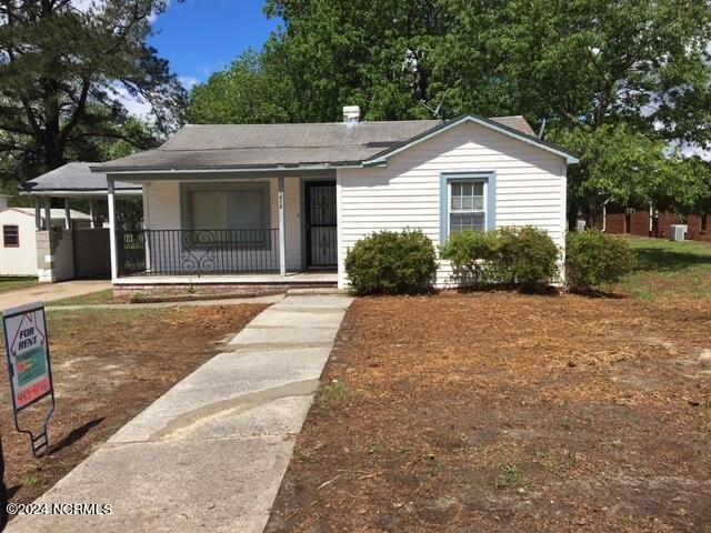 view of front of house with a carport and covered porch