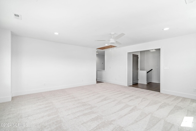 unfurnished room with carpet flooring and ceiling fan