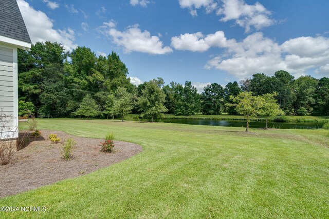 view of yard featuring a water view