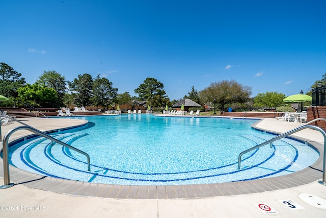 view of swimming pool featuring a patio