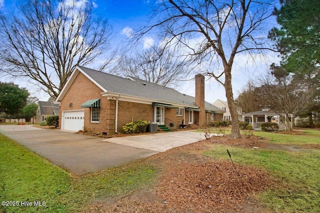 view of front of home featuring cooling unit and a front lawn