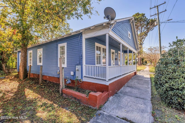 view of front of property with a porch