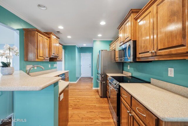 kitchen with crown molding, sink, appliances with stainless steel finishes, and light hardwood / wood-style floors