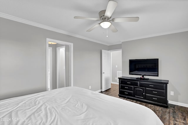 bedroom featuring ceiling fan, dark hardwood / wood-style floors, and crown molding