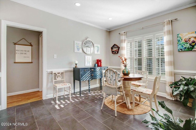 dining room featuring baseboards, recessed lighting, and crown molding