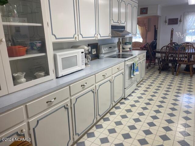 612 David St, Elizabethtown, NC 28337 - kitchen with white appliances, light countertops, under cabinet range hood, and light floors