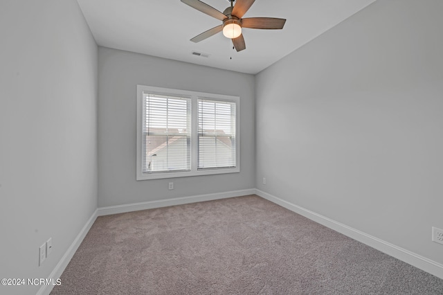 carpeted empty room featuring ceiling fan