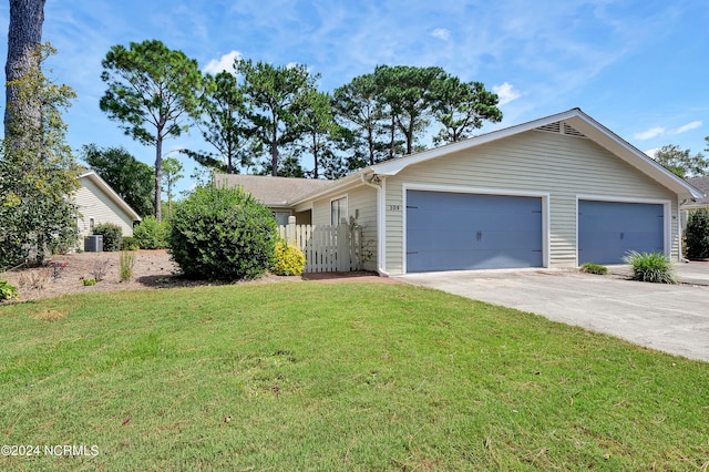 ranch-style house featuring a front yard