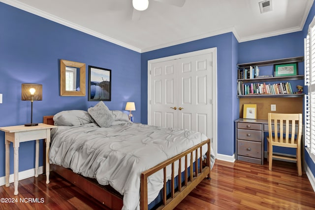 bedroom featuring ornamental molding, ceiling fan, dark hardwood / wood-style floors, and a closet