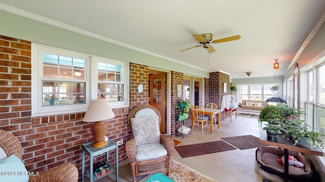 sunroom with ceiling fan