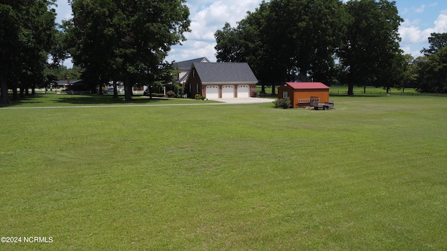 view of yard with an outbuilding and a garage