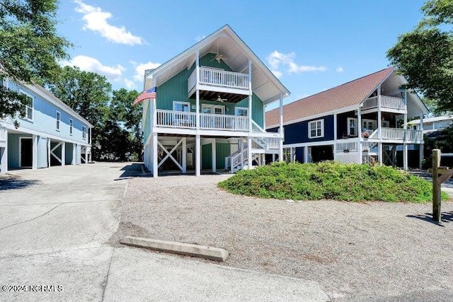 view of front of property featuring a balcony