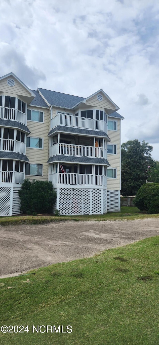 exterior space featuring driveway