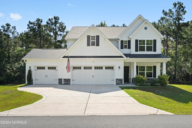 craftsman house featuring a front yard