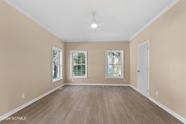 spare room with ceiling fan, light wood-type flooring, and ornamental molding