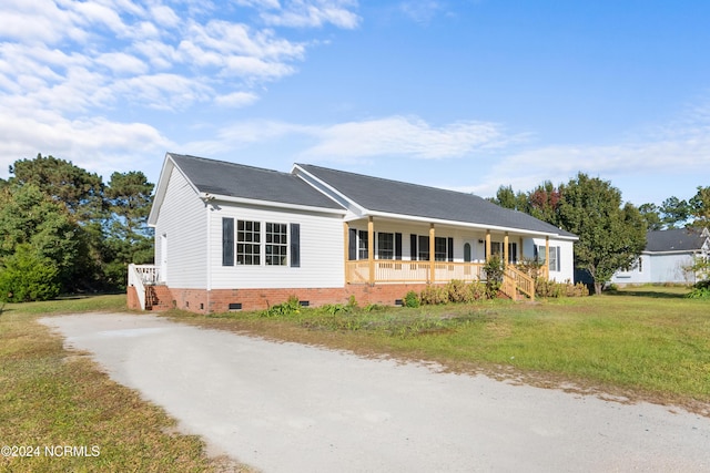 single story home featuring a porch and a front yard