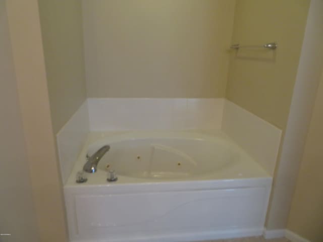 bathroom featuring a bathing tub