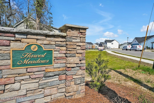 view of community / neighborhood sign