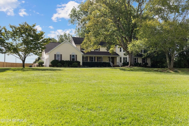 view of front of property with a front yard