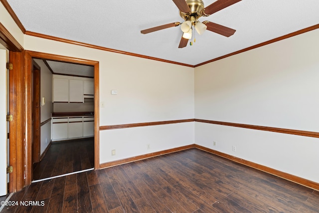 unfurnished bedroom with a textured ceiling, dark hardwood / wood-style floors, ceiling fan, and a closet