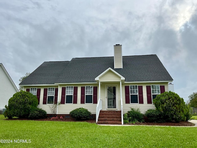 view of front of home featuring a front lawn