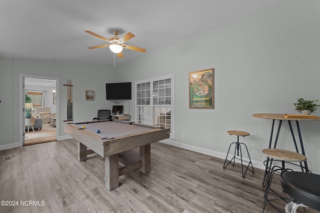 playroom featuring light hardwood / wood-style flooring, billiards, and ceiling fan