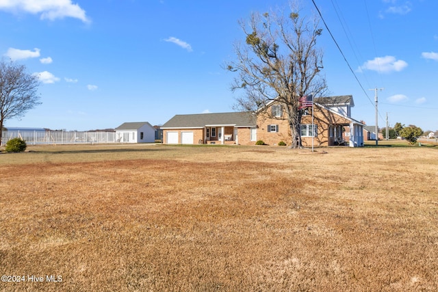 view of front facade with a front yard