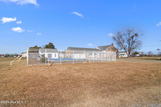 view of yard with a pool