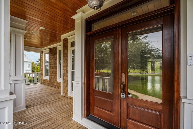 doorway to property featuring covered porch